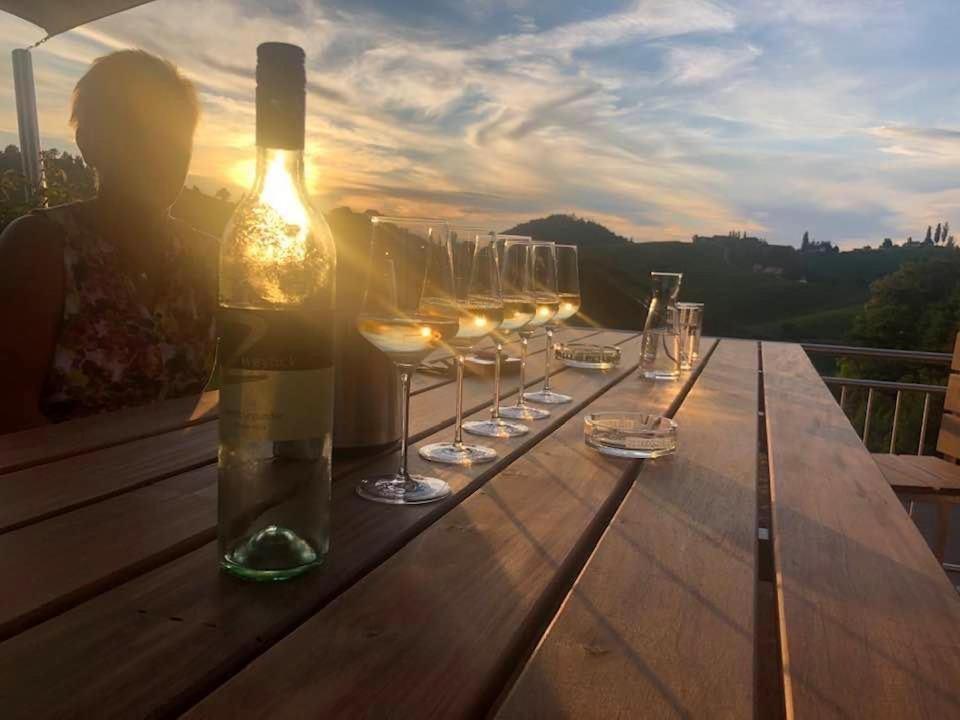 Weingut Gästezimmer Zweytick Robert Ratsch an der Weinstraße Exterior foto