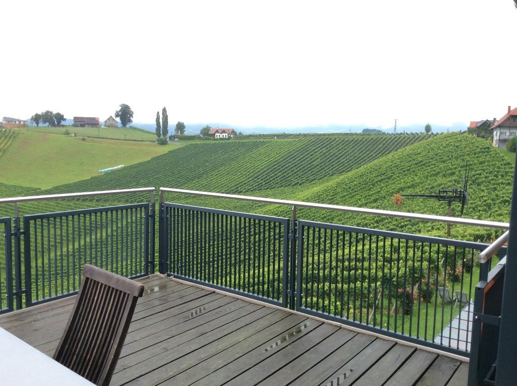 Weingut Gästezimmer Zweytick Robert Ratsch an der Weinstraße Zimmer foto